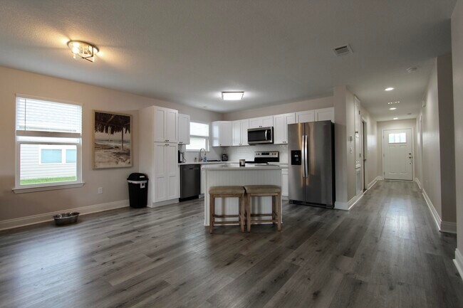 Building Photo - 5366 Highview Dr
