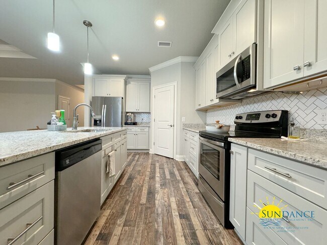 Building Photo - Exquisite 4 Bedroom Home in Navarre Near Beaches & Amenities!