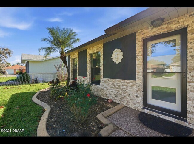 Building Photo - 3 Bedroom with Florida Room and Shed Available Now - Daytona Beach