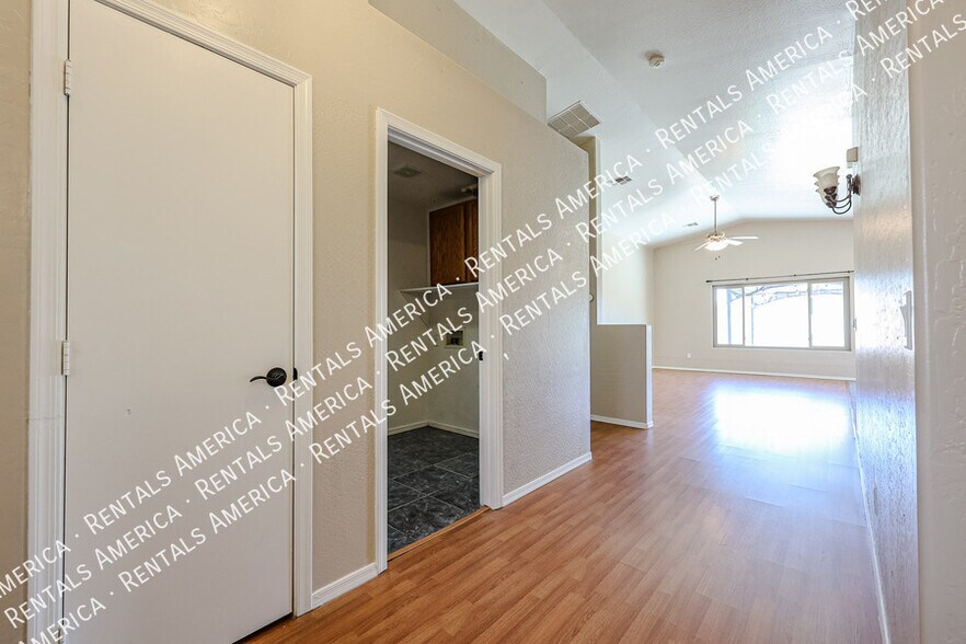 Building Photo - 9714 W Heber Rd