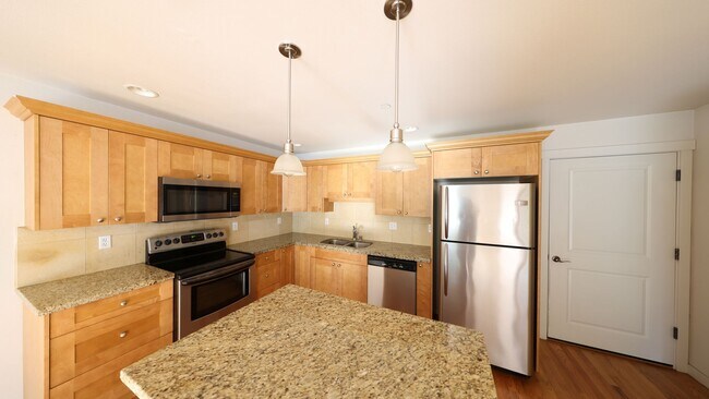 Building Photo - 3 Bed 2.5 Bath - Pet Friendly - WhidbeyHea...
