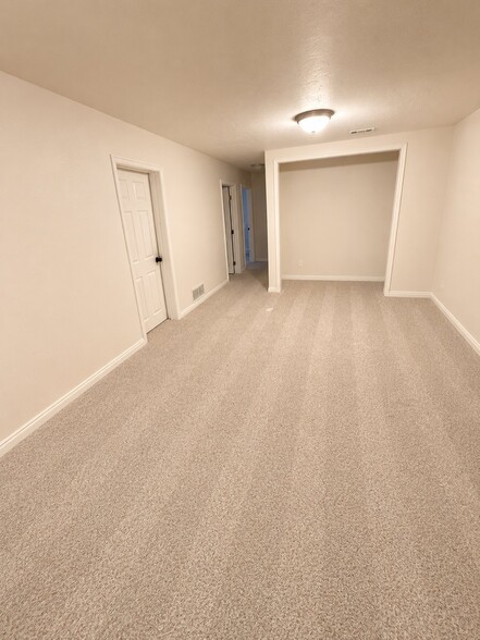 Building Photo - 661 S 1200 W