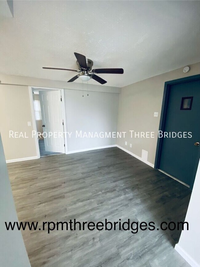 Building Photo - 28 Redwood Dr