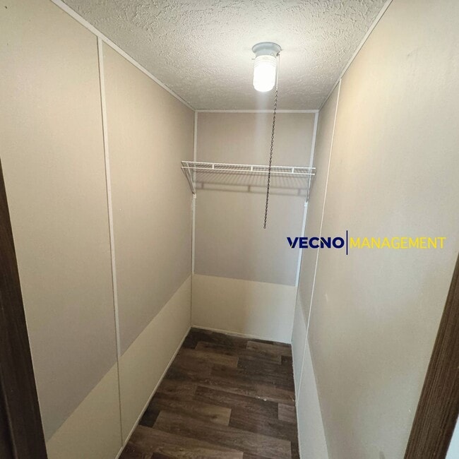 Building Photo - 842 Corinne Dr