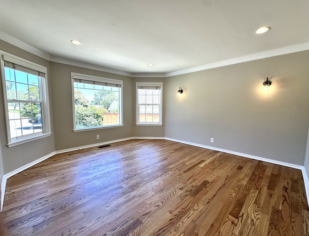 Building Photo - 604 Village Ct