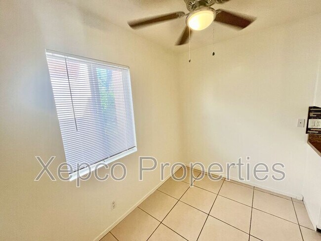 Building Photo - 585 E Cottonwood Rd
