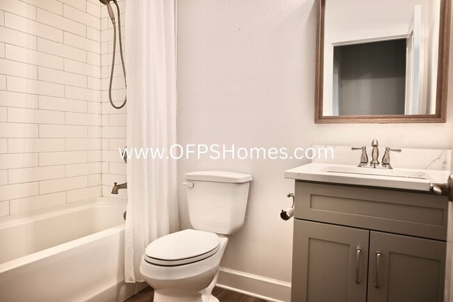 Building Photo - 4bed Home within Walking Distance to Sound