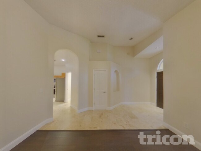 Building Photo - 1074 Worthington Dr