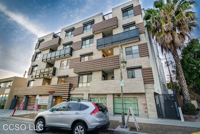 Primary Photo - 10269 Santa Monica Blvd