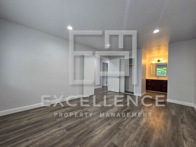 Building Photo - Fully Updated 4/2 Corner Lot Home - Firepl...