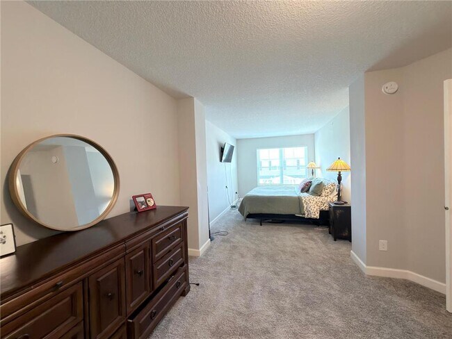 Building Photo - 10518 Weston Wy N