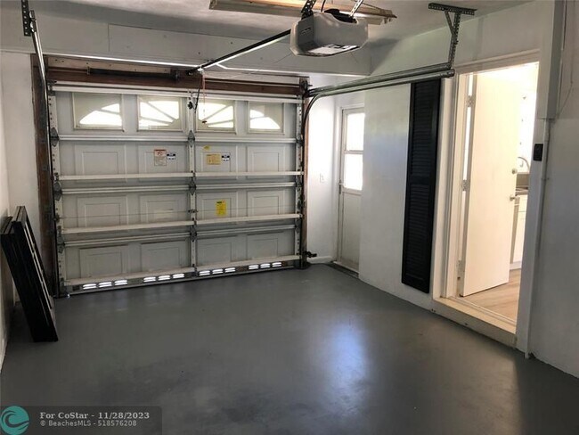 Building Photo - 807 SE 9th Terrace