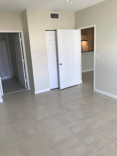 Building Photo - 630 S Sapodilla Ave