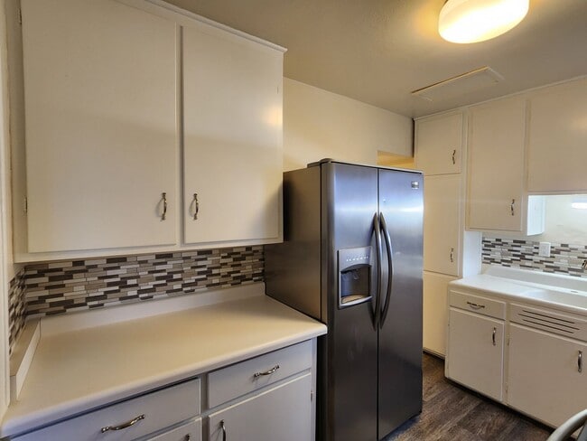 Building Photo - 3 bedroom Tosa Village townhome