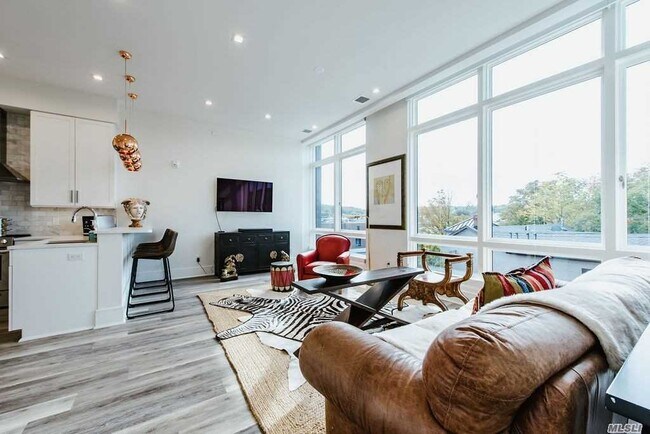 Building Photo - 30 Stewart Ave