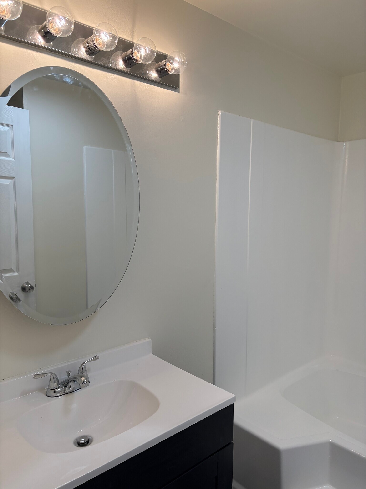 Building Photo - 4161 Romeo Rd