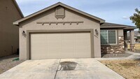 Building Photo - Modern 3 Bed 2 Bath Home - Pet Friendly!