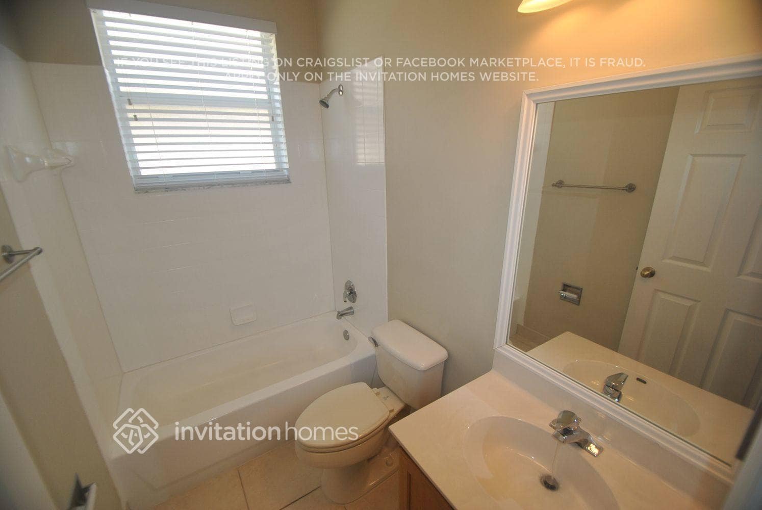 Building Photo - 9549 Lago Dr