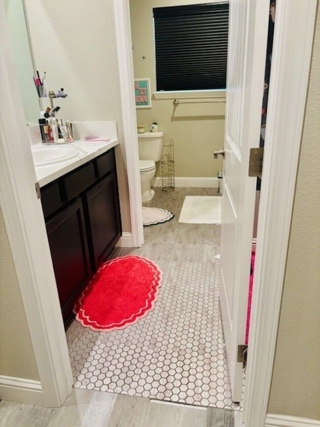 Building Photo - *MOVE IN SPECIAL ~ $500 OFF FIRST MONTHS R...