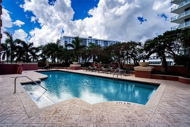 Building Photo - 2110 N Ocean Blvd