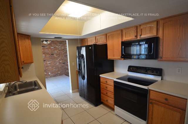 Building Photo - 5220 SW 8th Ct