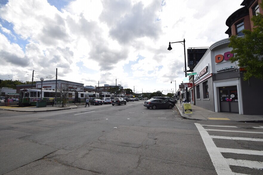 Building Photo - 1914 Beacon St