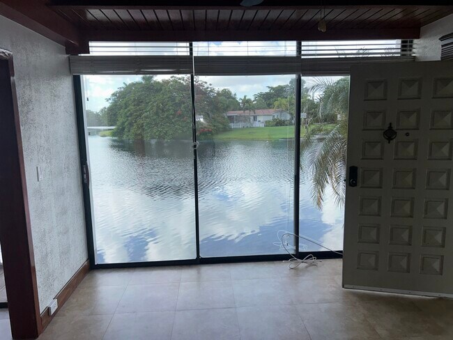 Building Photo - 6614 Miami Lakes Dr