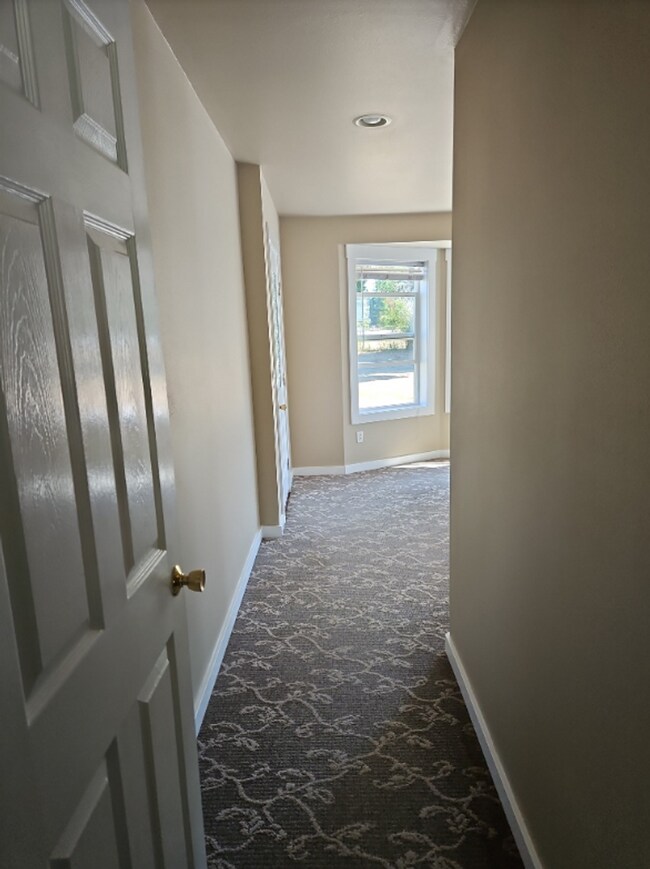 Building Photo - Spacious Two Story, 4 Bedroom, 4 Bathroom ...