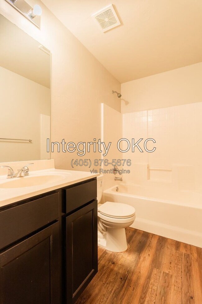 Building Photo - 13233 Bridgewater Dr