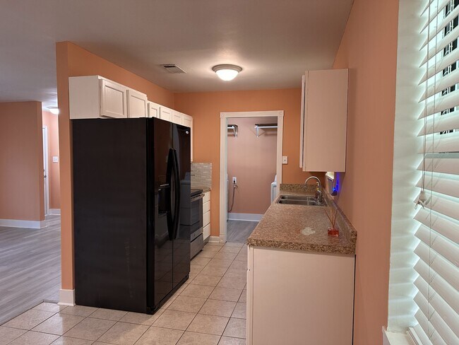 Building Photo - 1622 Espoir Dr