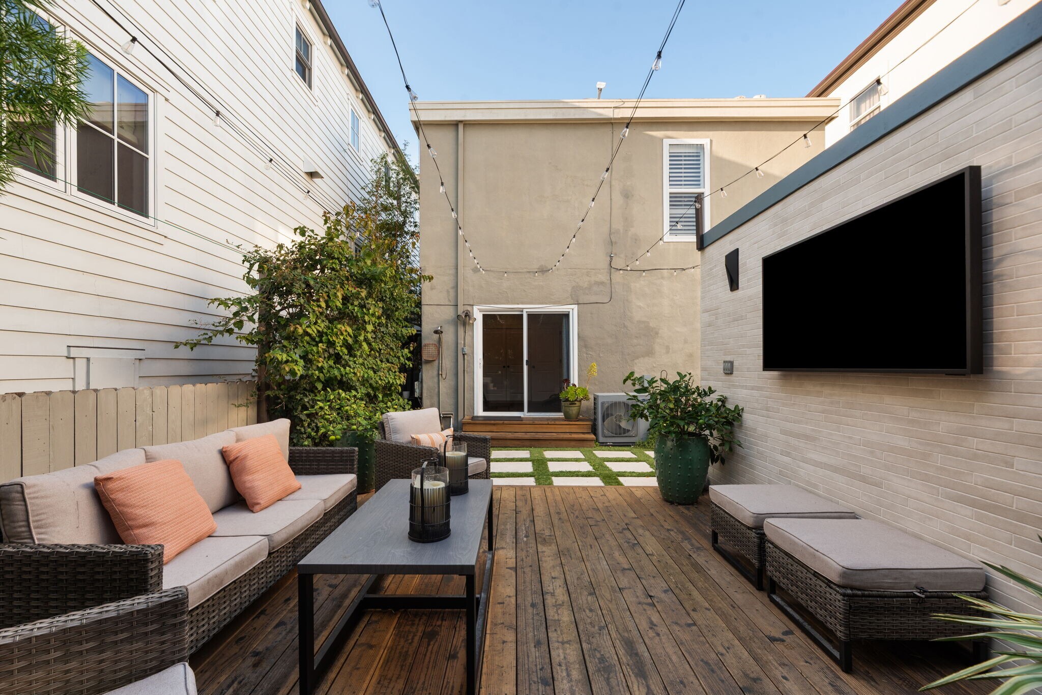 Building Photo - 330 28th St