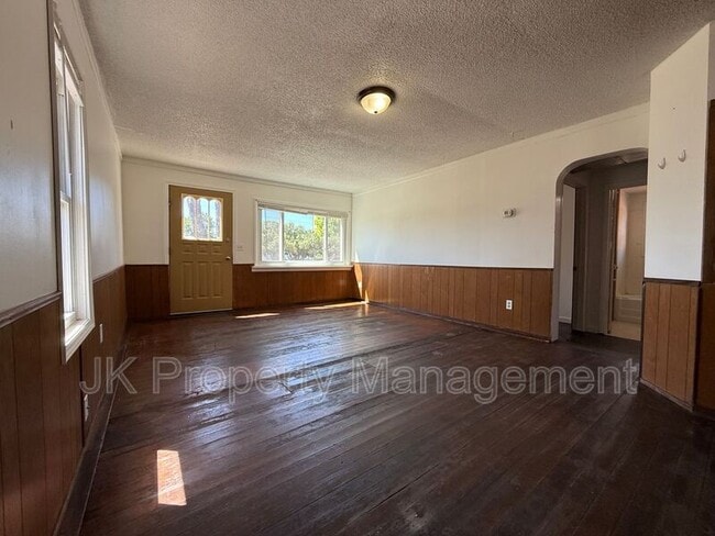 Building Photo - 1409 6th Ave NW