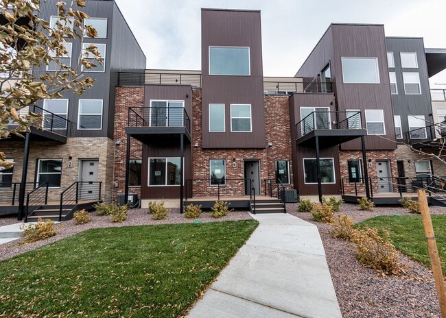 Primary Photo - Luxury Executive Westside Townhouse with E...