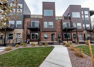 Building Photo - Luxury Executive Westside Townhouse with E...