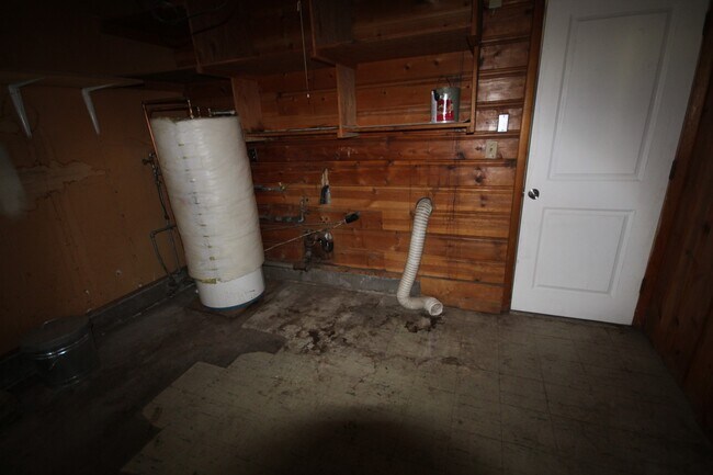 Building Photo - AVAILABLE SHORT TERM! Midtown 3 Bedroom Ho...