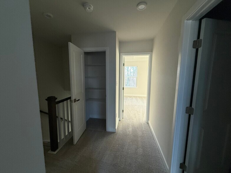 Building Photo - 4337 Reusch Cir