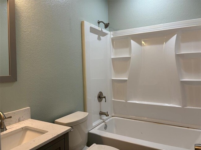 Building Photo - 120 Boxwoods Ln