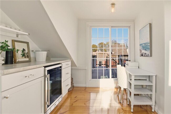 Building Photo - 38 Pope St