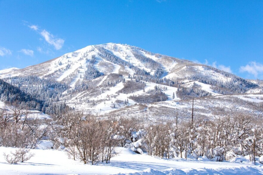 Building Photo - 1364 W Stillwater Dr