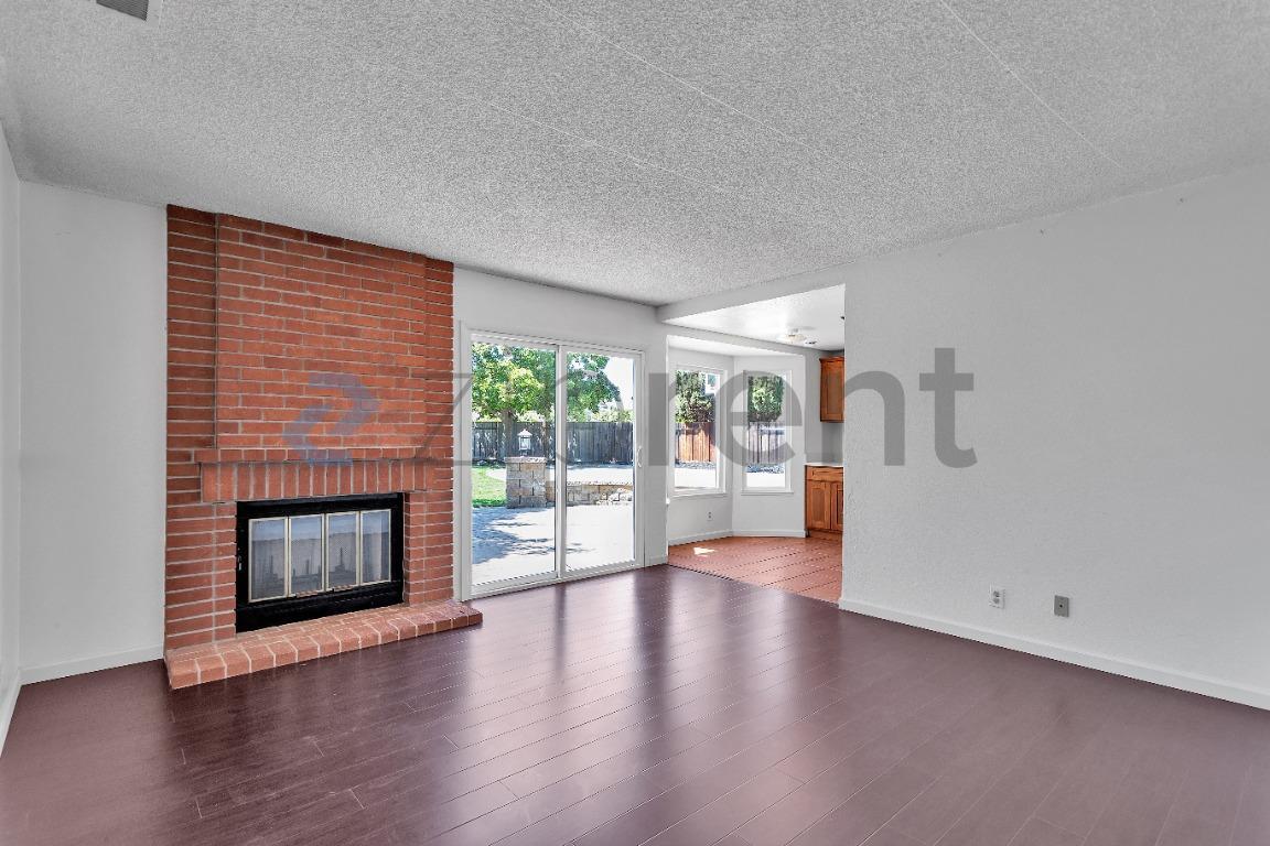 Building Photo - Unit