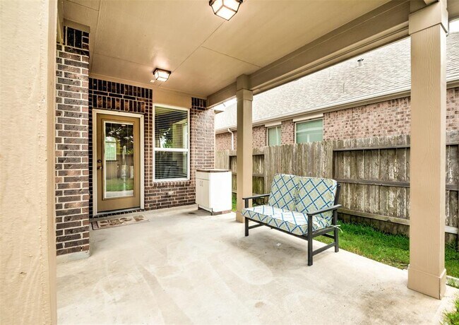 Building Photo - 26335 Cedar Pine Dr