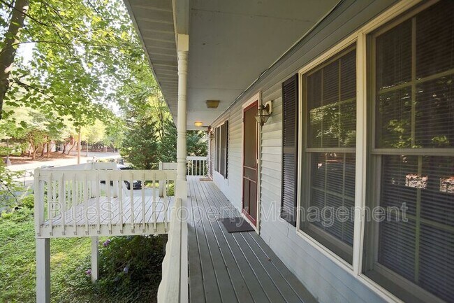 Building Photo - 1820 Stadium Rd