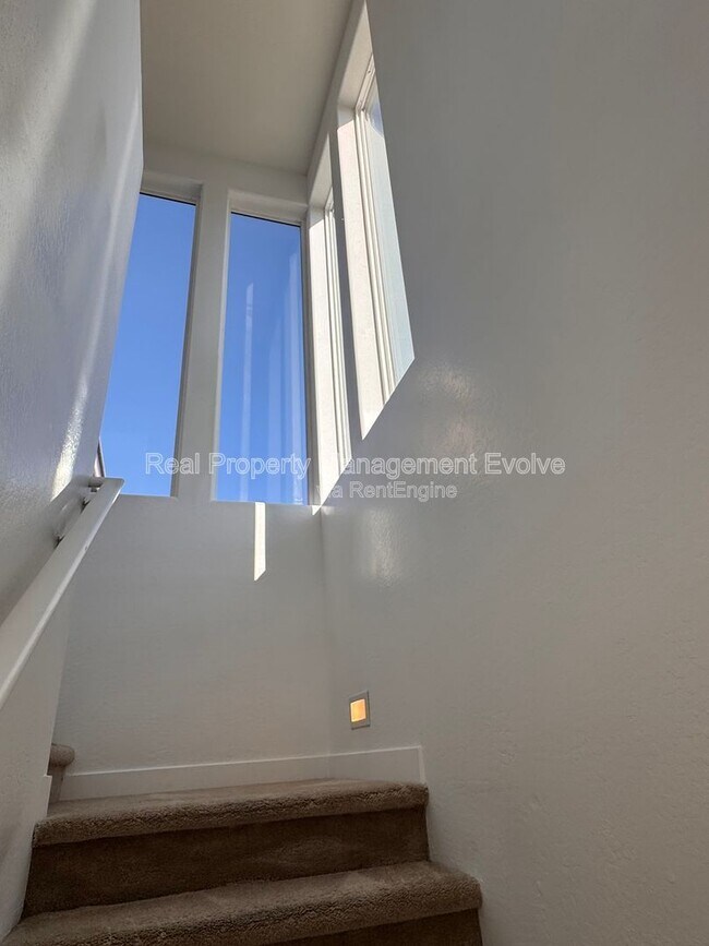 Building Photo - 15811 N 74th Ln