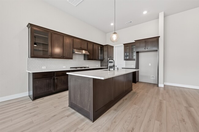 Building Photo - 2022 Serene Spgs Dr