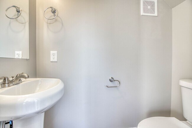 Building Photo - 1623 E Baltimore St