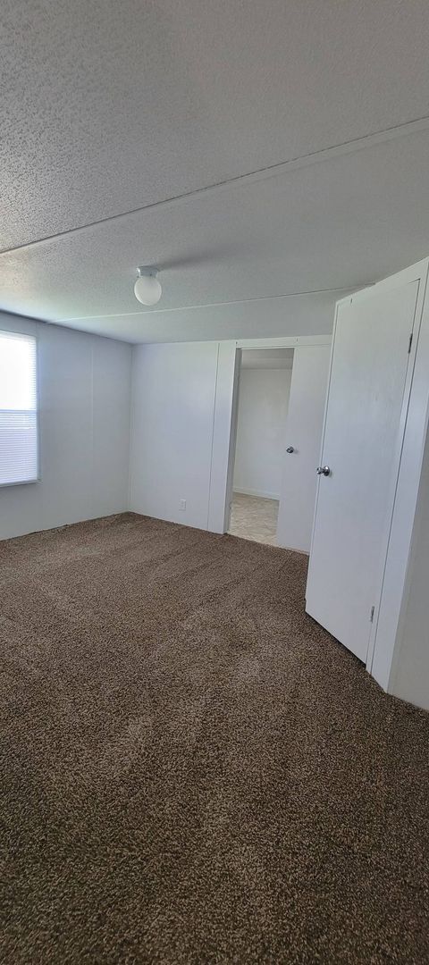 Building Photo - Ready to Move in