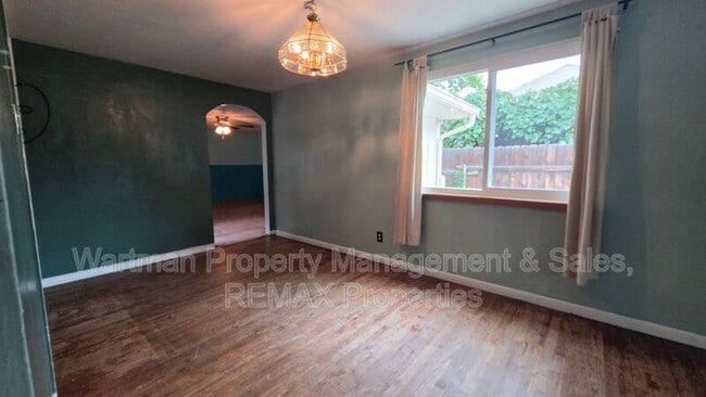 Building Photo - 2524 N Farragut Ave