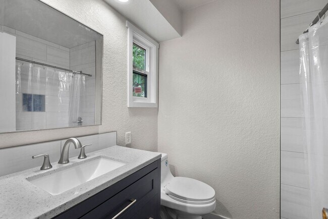 Building Photo - 4 Bedroom completely remodeled home in Fort Collins