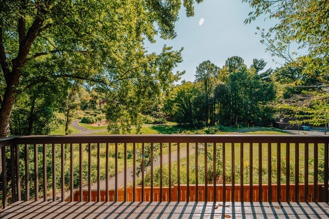 Building Photo - Spacious 5-Bedroom End-Unit Townhome in Reston with 3 Finished Levels, Renovated Kitchen & Fenced...