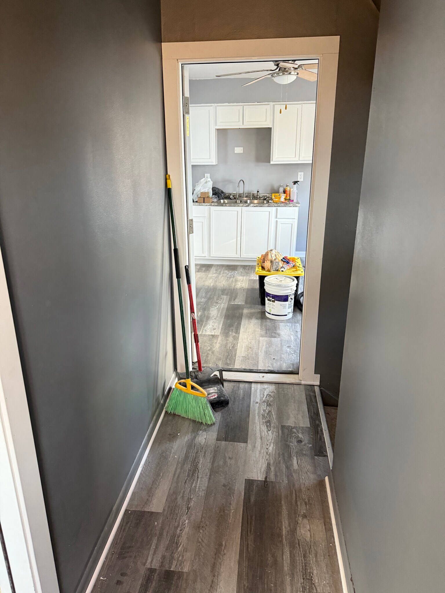 Building Photo - 6514 W Carmen Ave